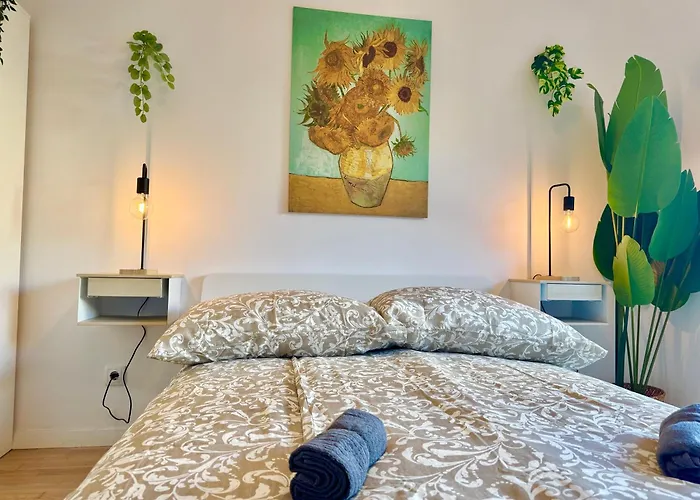 Modern With Garden Near Vienna Apartment *